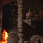 Mebel, który chłodzi bez prądu – terakotowa spiżarka Zeer do kuchni i salonu