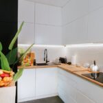 Meble z PCM w domu 2025 – pasywna klimatyzacja ukryta w półkach, stołach i zagłówkach