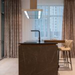 Sufitowe szyny dla ruchomych mebli – elastyczny dom bez kompromisów