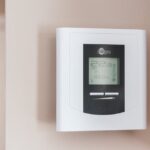 Termoaktywne meble z PCM – regały i panele, które magazynują ciepło i chłód w mieszkaniu